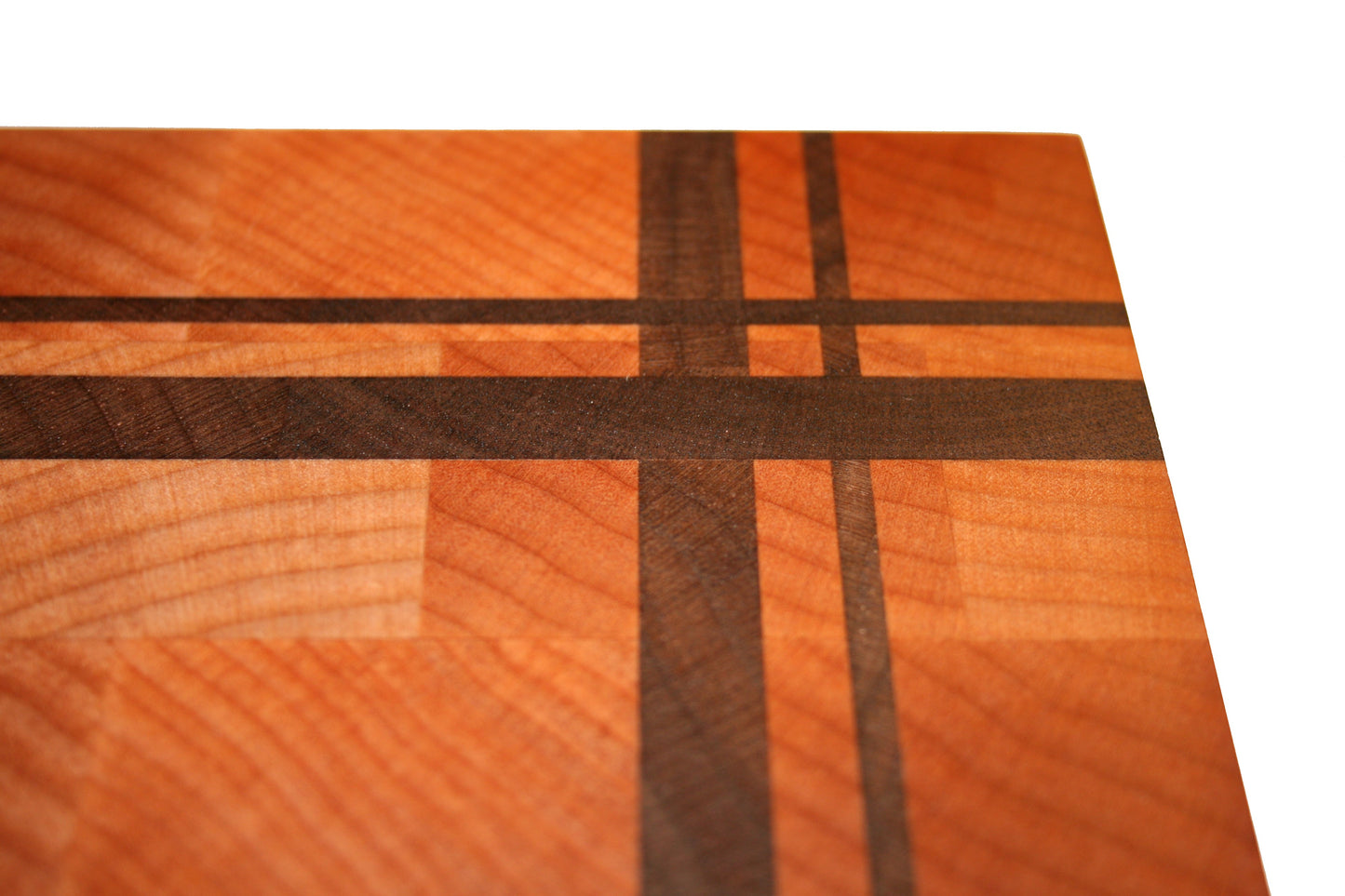 Close-up of the Eastern Maple and Black Walnut striped pattern in the end-grain cutting board
